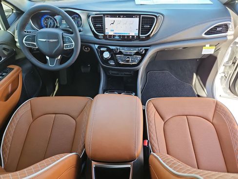 New 2026 Chrysler Pacifica Pinnacle image 15