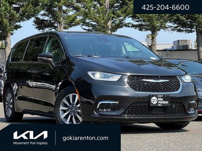 Used 2023 Chrysler Pacifica Touring-L