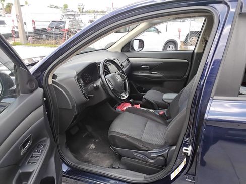 Used 2014 Mitsubishi Outlander SE image 7