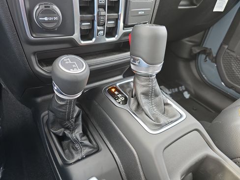 New 2025 Jeep Gladiator Sport w/ Premium Package image 24