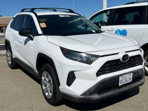 Used 2021 Toyota RAV4 LE image 3