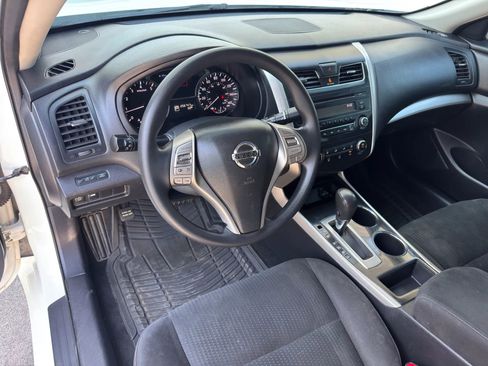 Used 2014 Nissan Altima 2.5 S image 3