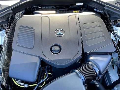 Certified 2025 Mercedes-Benz GLC 300 4MATIC image 32