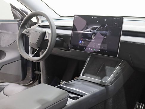 Used 2026 Tesla Model Y Long Range image 33