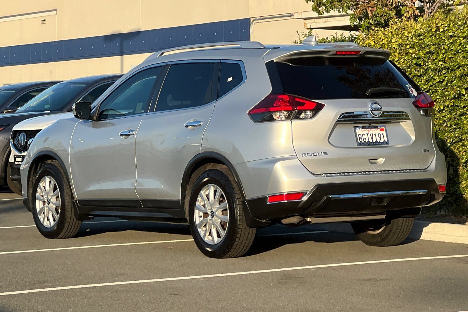 Used 2017 Nissan Rogue SV FWD image 6