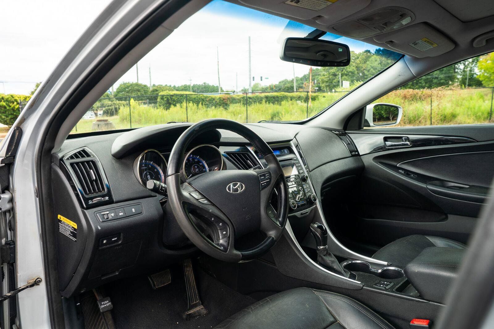 Used 2012 Hyundai Sonata Limited FWD image 16