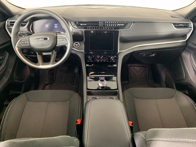 Used 2025 Jeep Grand Cherokee Laredo X w/ Luxury Tech Group I AWD/4WD image 2