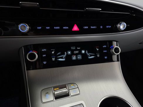 Used 2026 Genesis GV70 2.5T Advanced image 25