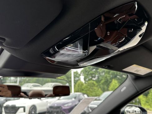 Used 2025 BMW 760i xDrive w/ Executive Package image 29