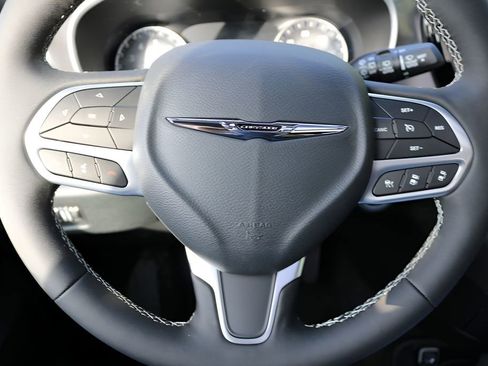 New 2026 Chrysler Pacifica Select FWD image 23