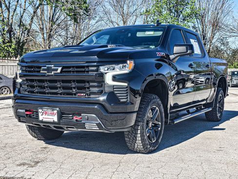 Used 2023 Chevrolet Silverado 1500 LT Trail Boss image 3