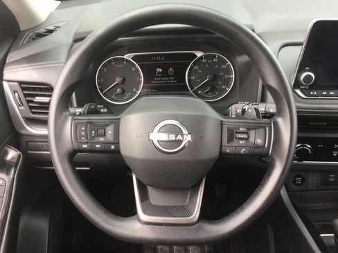 Used 2025 Nissan Rogue S FWD image 15