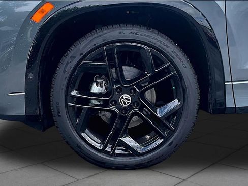 New 2026 Volkswagen Tiguan SE R-Line FWD image 11