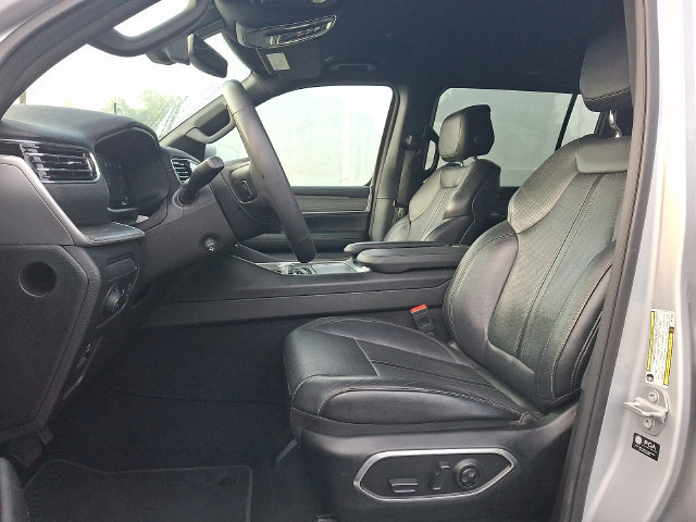 Used 2024 Jeep Wagoneer Series III AWD/4WD image 13