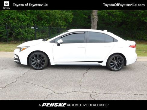 Used 2024 Toyota Corolla SE FWD image 2