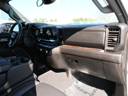 Used 2025 GMC Sierra 1500 SLT image 15
