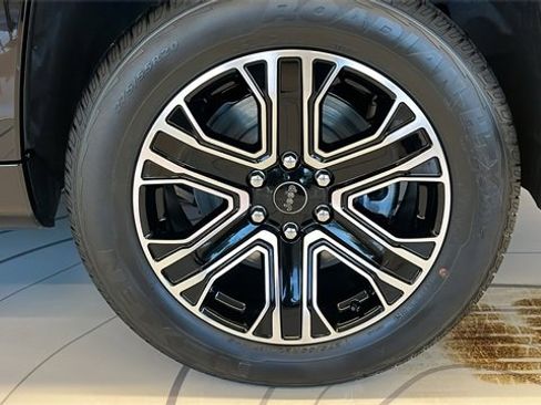 New 2026 Jeep Grand Wagoneer 4WD image 39