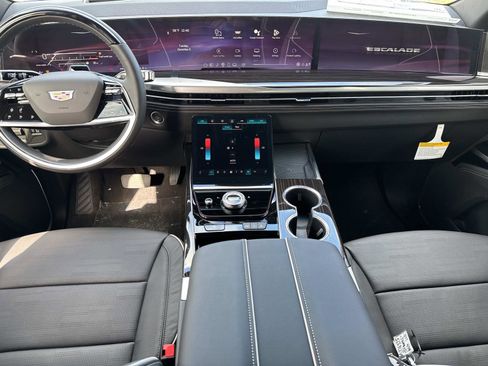 New 2026 Cadillac Escalade Luxury image 17