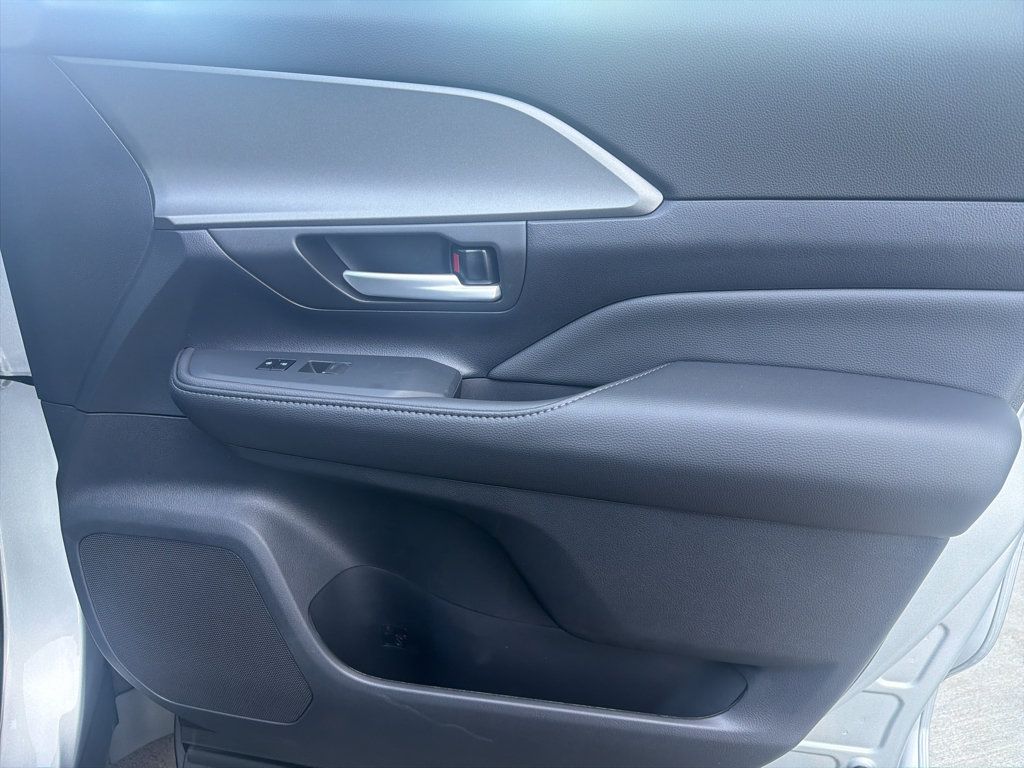 New 2026 Toyota Grand Highlander XLE FWD image 21