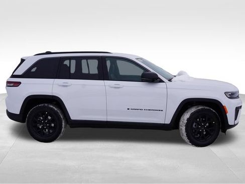 New 2026 Jeep Grand Cherokee Altitude AWD/4WD image 2
