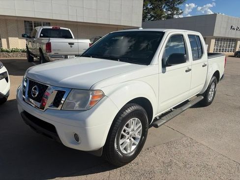 Used 2014 Nissan Frontier SV w/ SV Value Truck Package RWD image 2