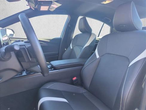 Certified 2025 Toyota Camry SE image 17