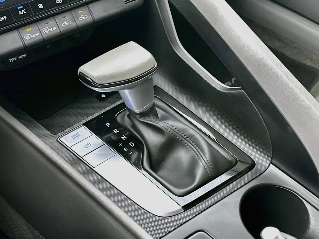Used 2025 Hyundai Elantra Sport FWD image 16