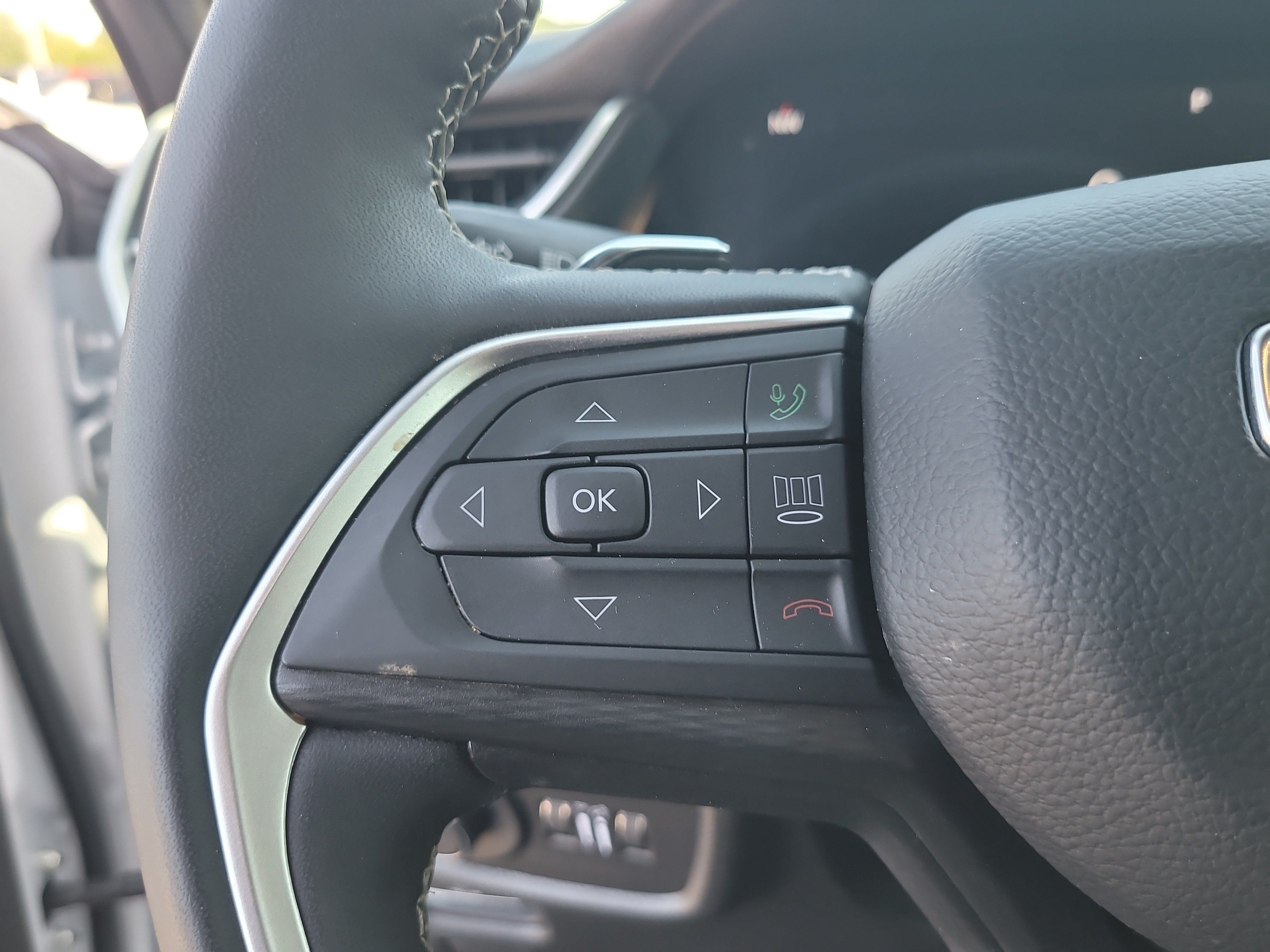 Used 2025 Jeep Grand Cherokee Laredo w/ Luxury Tech Group I RWD image 26