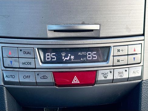 Used 2011 Subaru Outback 2.5i Limited w/ PWR Moonroof Pkg image 17