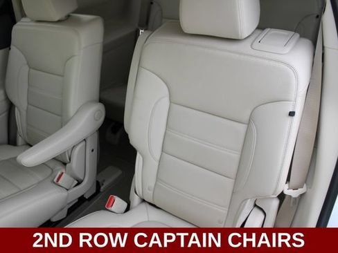 Used 2022 GMC Acadia Denali w/ Denali Technology Package FWD image 9