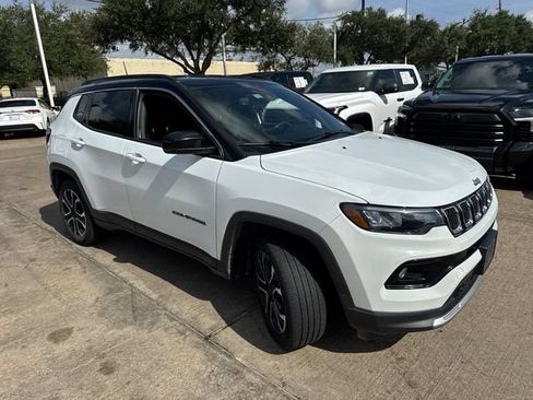 Used 2023 Jeep Compass Limited AWD/4WD image 3