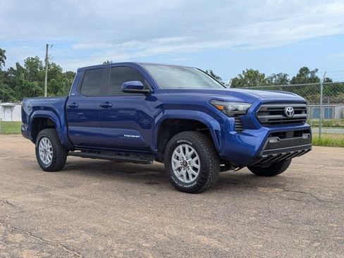 Used 2025 Toyota Tacoma SR5 w/ SR5 Upgrade Package AWD/4WD image 2