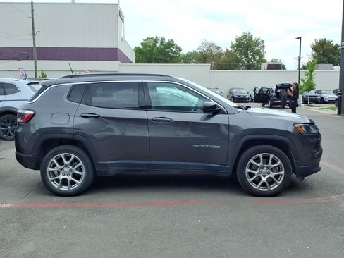 Used 2023 Jeep Compass Latitude AWD/4WD image 4