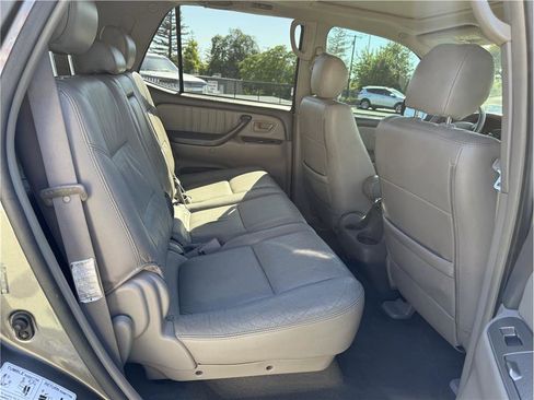 Used 2006 Toyota Sequoia Limited RWD image 18