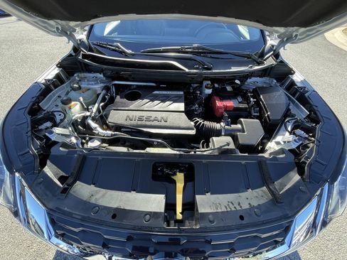 Used 2023 Nissan Rogue SV image 32