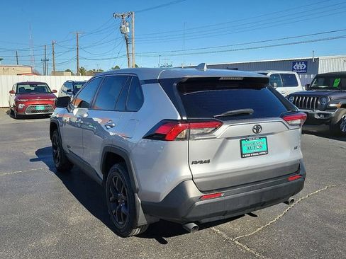 Used 2022 Toyota RAV4 LE image 5