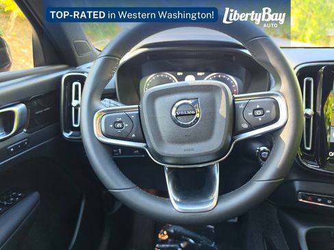 Used 2022 Volvo XC40 T5 R-Design w/ Advanced Package AWD/4WD image 13