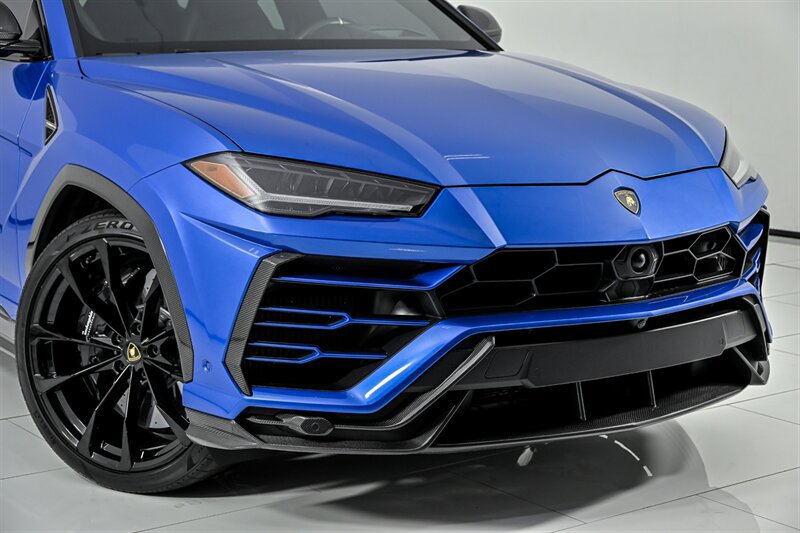 Used 2022 Lamborghini Urus AWD/4WD image 2