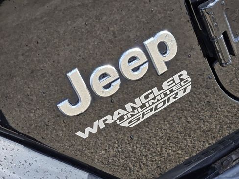 Used 2018 Jeep Wrangler Unlimited Sport S image 9