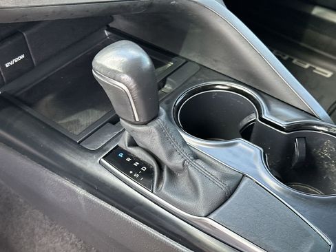 Used 2020 Toyota Camry SE FWD image 22
