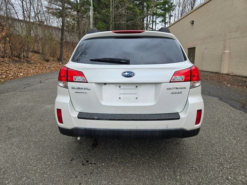 Used 2013 Subaru Outback 2.5i Premium AWD/4WD image 6