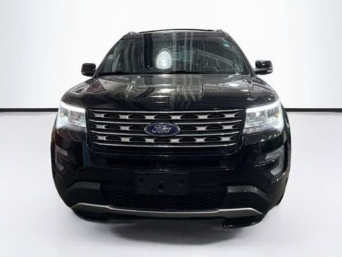 Used 2016 Ford Explorer XLT w/ Equipment Group 202A image 4