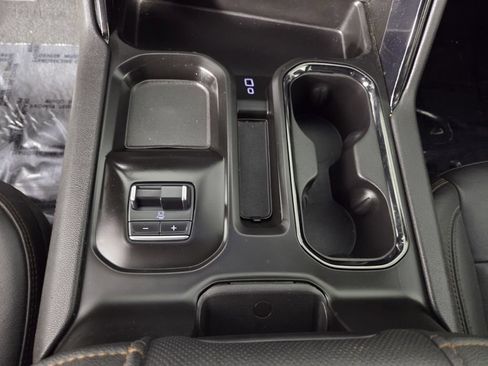 Used 2025 GMC Sierra 2500 AT4 AWD/4WD image 19