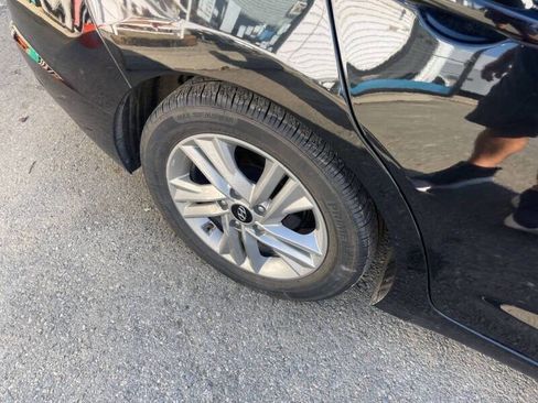 Used 2020 Hyundai Elantra SEL image 3