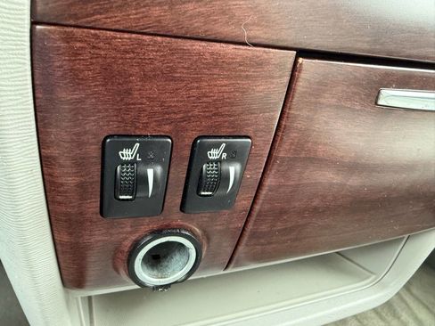 Used 2014 Toyota Sienna XLE image 28