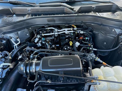 Used 2021 Ford Explorer XLT image 36