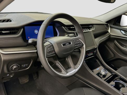 Used 2023 Jeep Grand Cherokee Laredo w/ Trailer Tow Prep Group (B) image 18