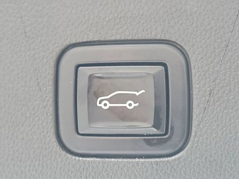 Used 2023 GMC Yukon XL AT4 w/ Technology Package image 12