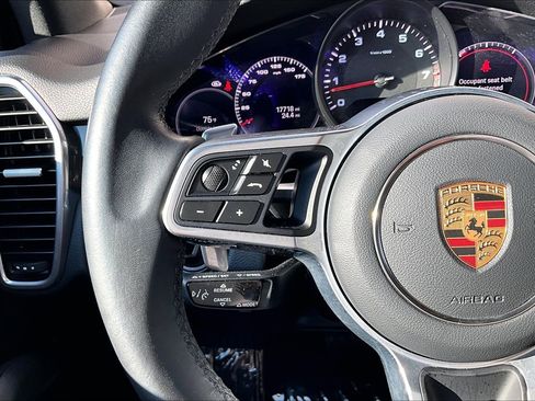 Used 2022 Porsche Cayenne Platinum Edition AWD/4WD image 18