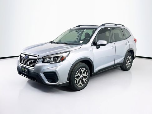 Used 2020 Subaru Forester Premium AWD/4WD image 3